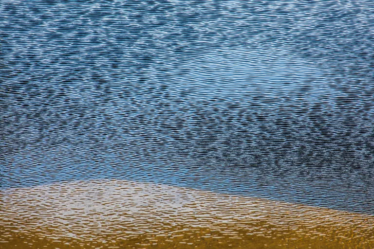 Wellen und Sand