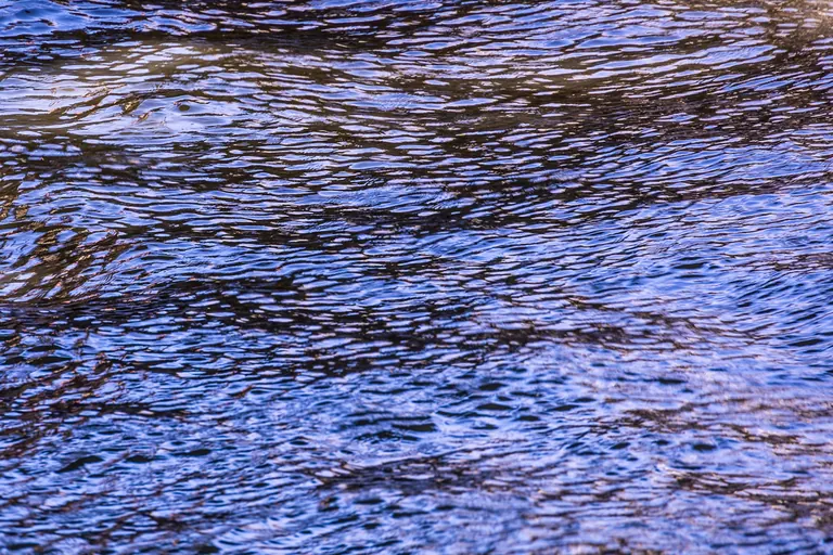 Violetter Abendfluss