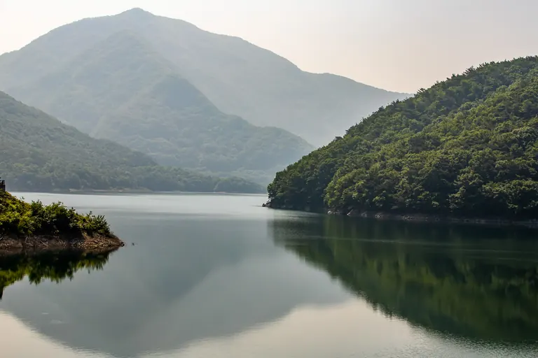고요한 산과 호수