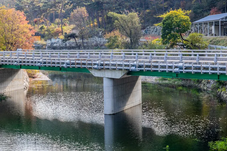 계곡의 다리